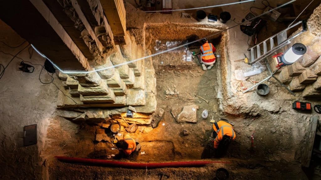 Uma tumba selada há 400 anos foi encontrada na França. O que encontraram?