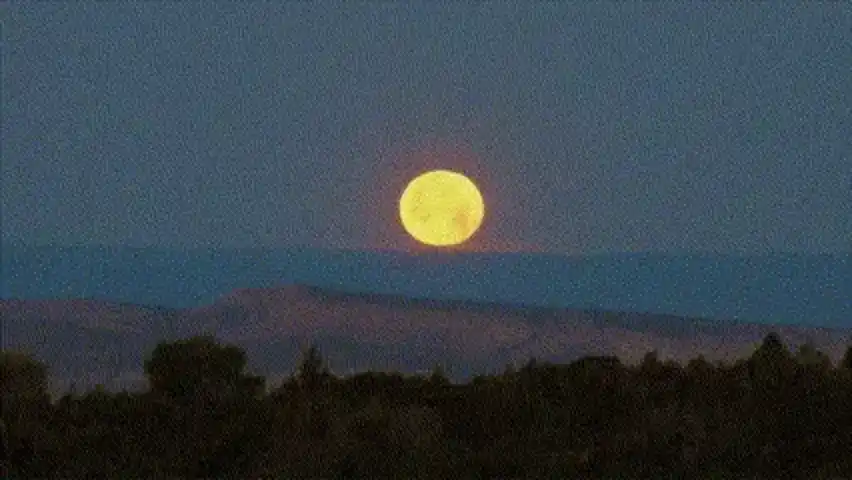 “Lua de Morango” rende belas imagens nas redes sociais – confira