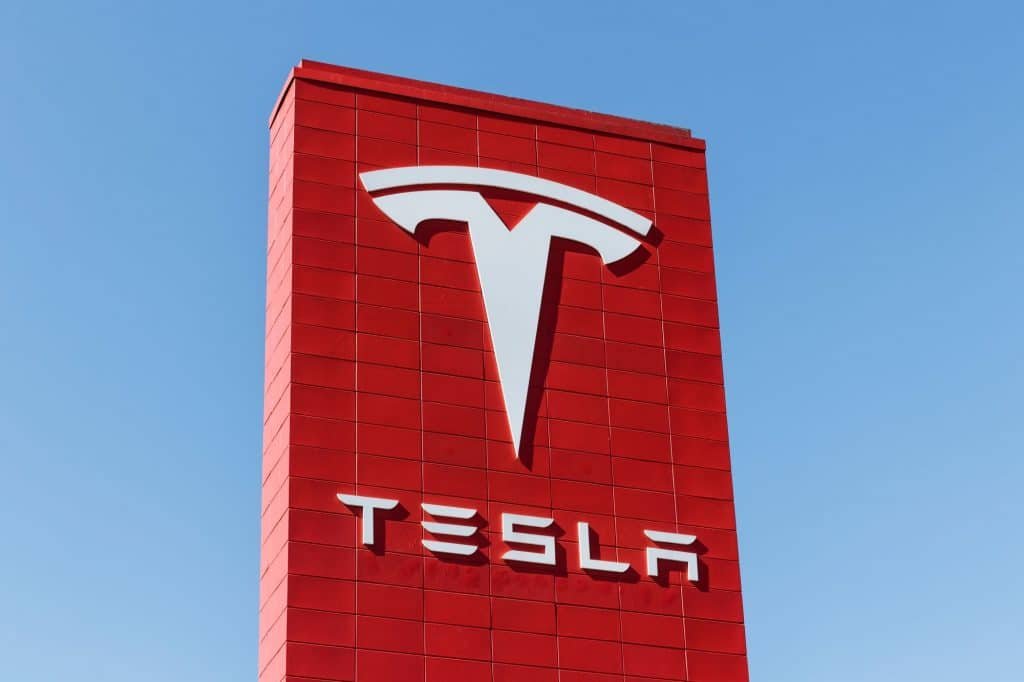 Tá chegando! Musk revela data que robotáxis vão começar a funcionar